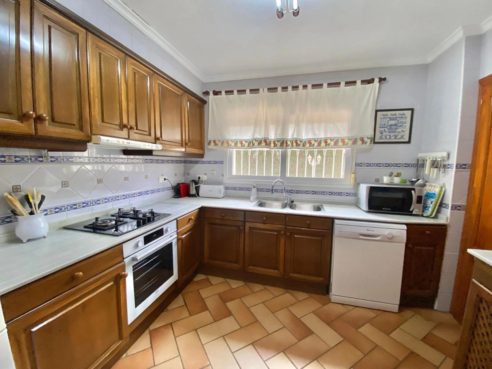 Classic villa located in Las Rotas in Dénia, 120 m from the sea.