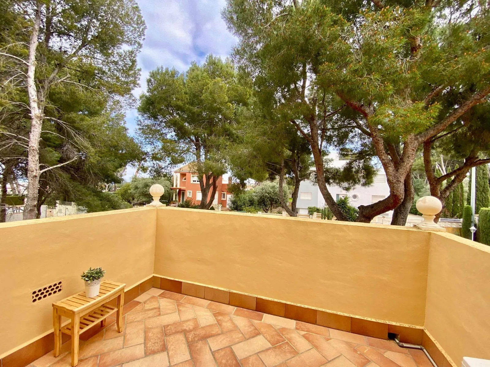 Classic villa located in Las Rotas in Dénia, 120 m from the sea.