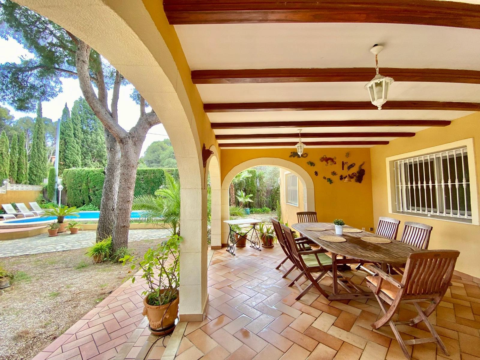 Classic villa located in Las Rotas in Dénia, 120 m from the sea.