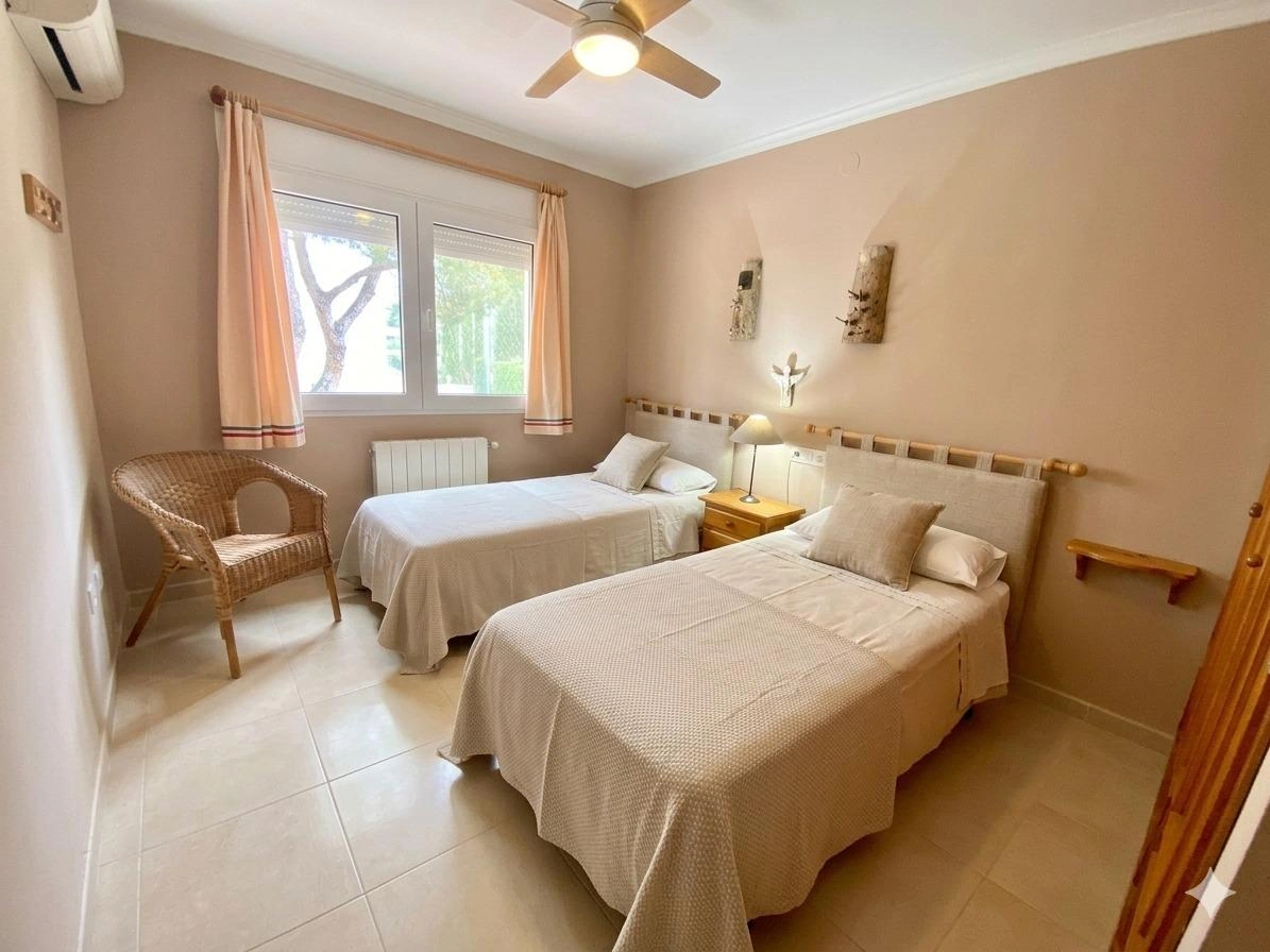 Classic villa located in Las Rotas in Dénia, 120 m from the sea.