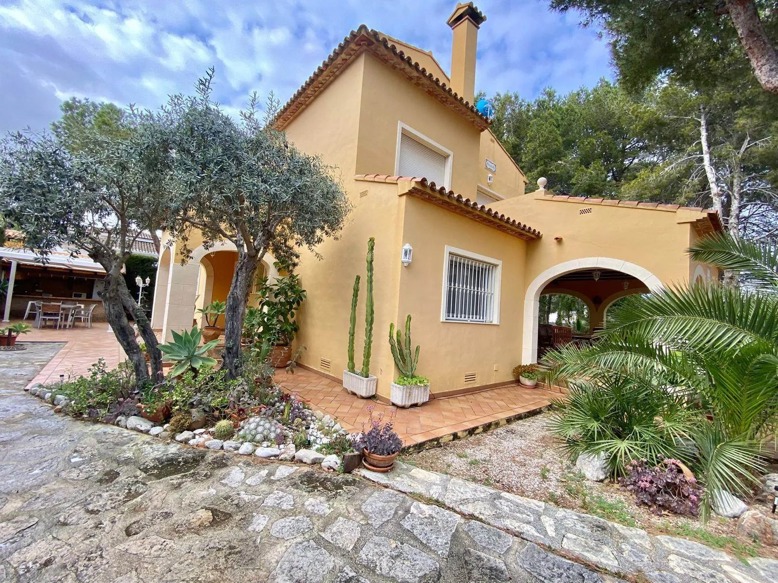 Classic villa located in Las Rotas in Dénia, 120 m from the sea.