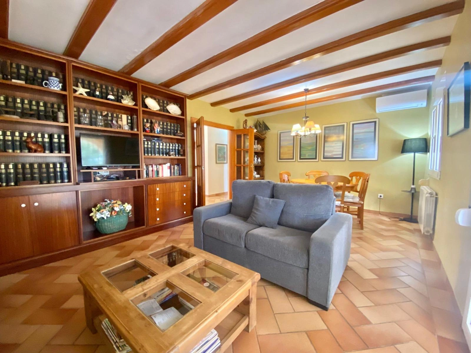 Classic villa located in Las Rotas in Dénia, 120 m from the sea.
