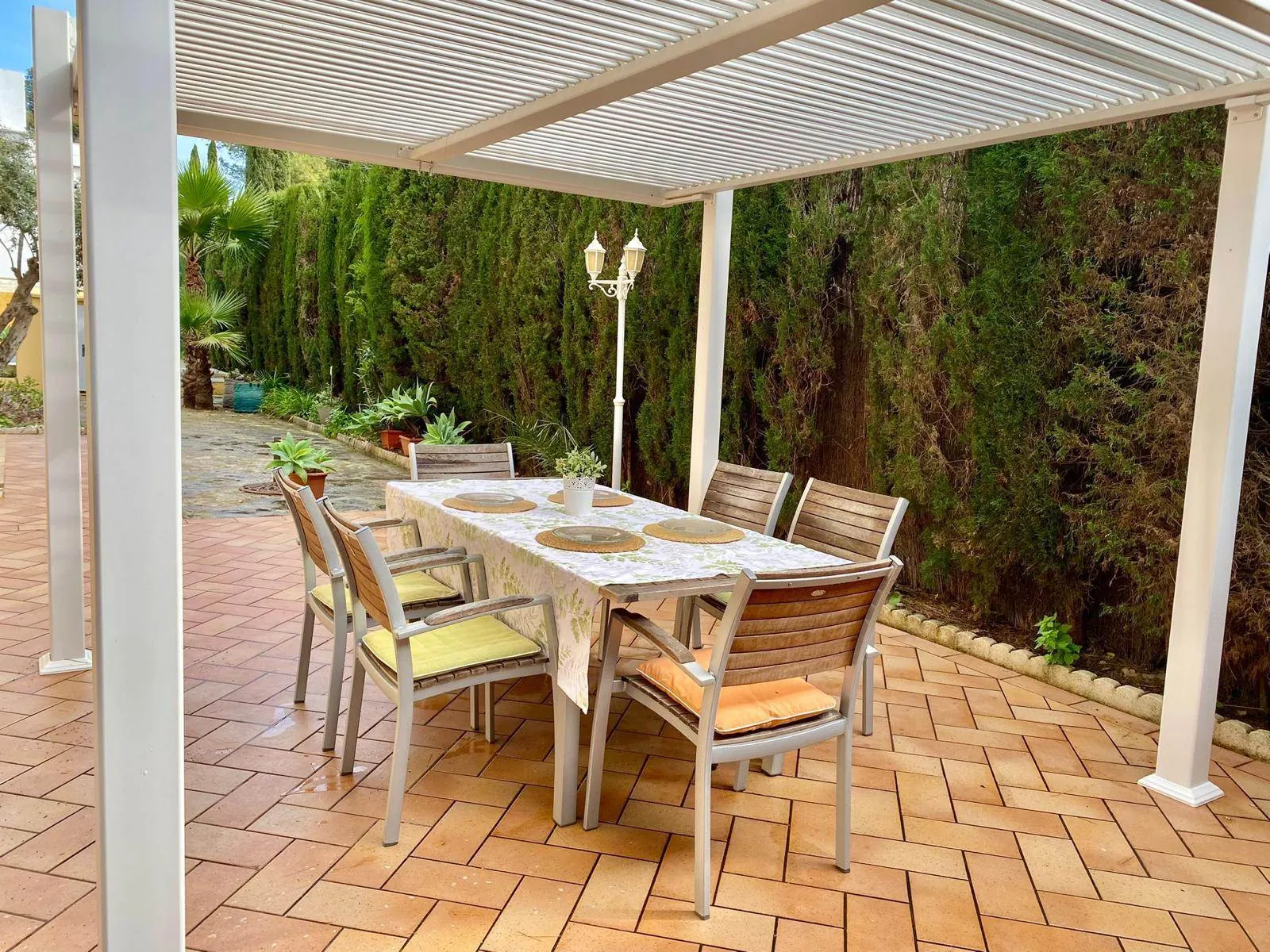 Classic villa located in Las Rotas in Dénia, 120 m from the sea.