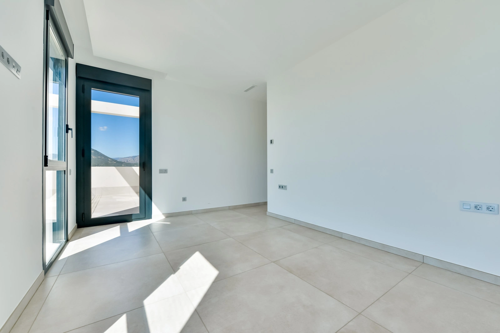 Villa contemporánea con vistas al mar en Finestrat, a 5 minutos de Benidorm