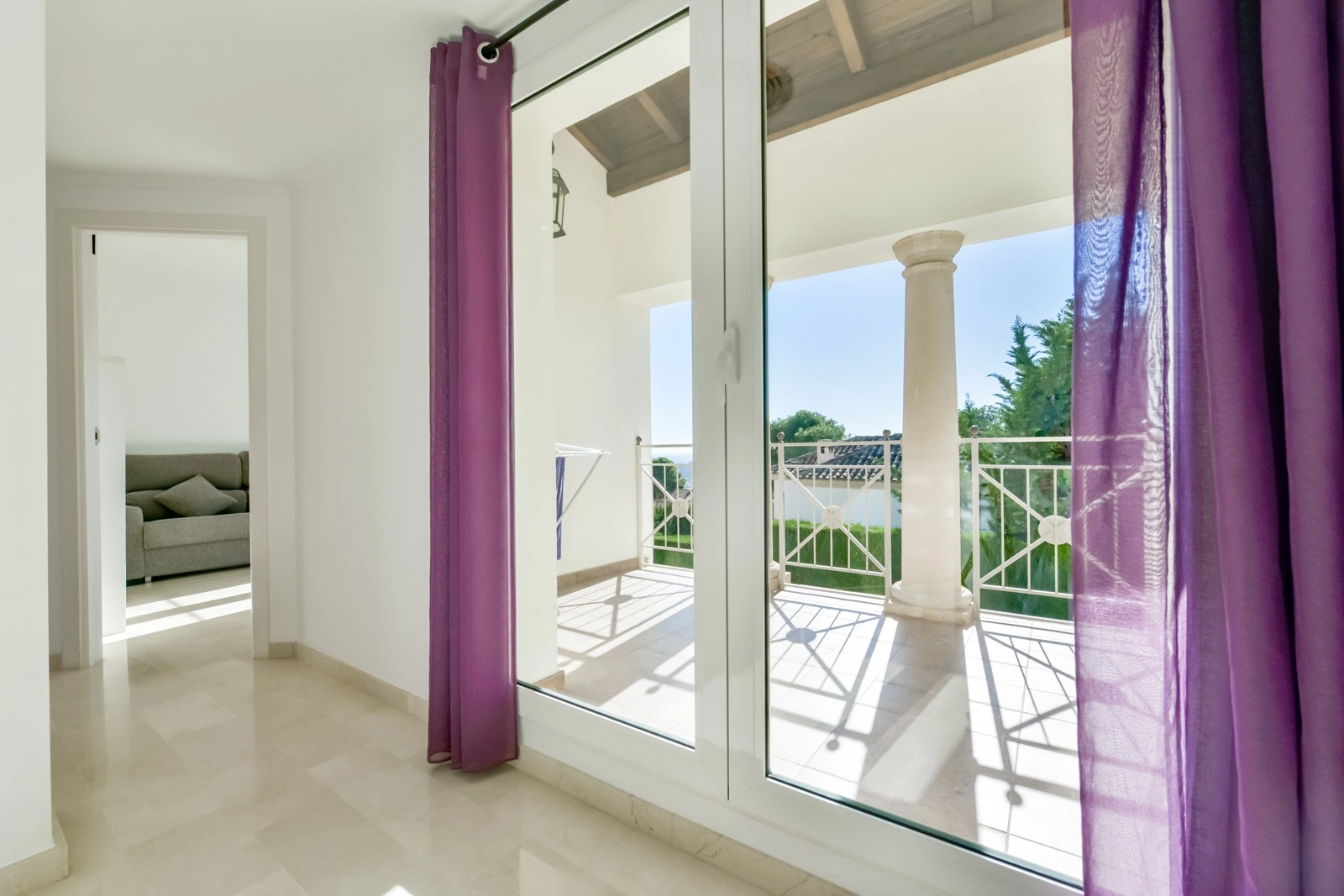 Villa à Sierra Cortina avec vue sur la mer et Benidorm, avec piscine privée.