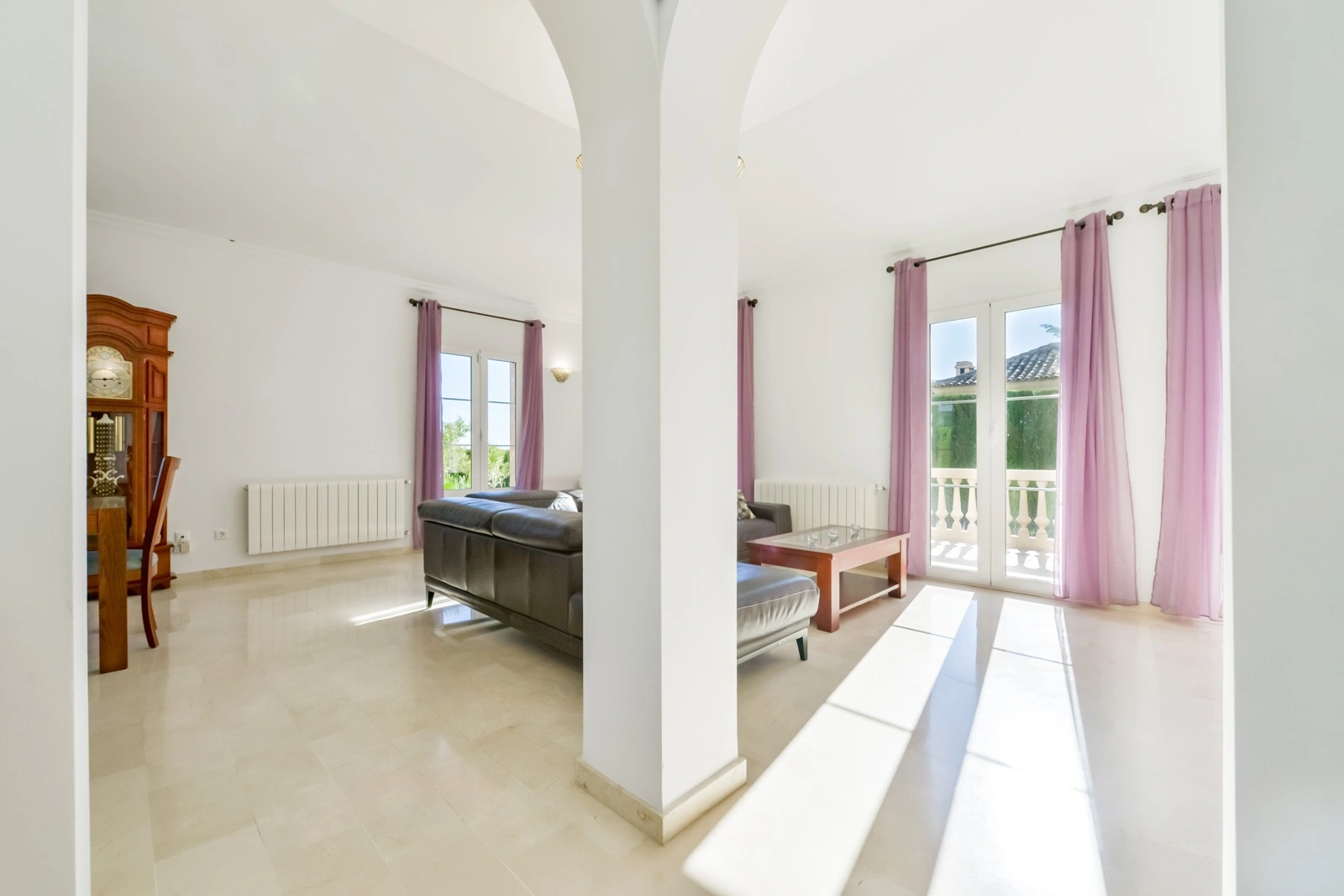 Villa à Sierra Cortina avec vue sur la mer et Benidorm, avec piscine privée.