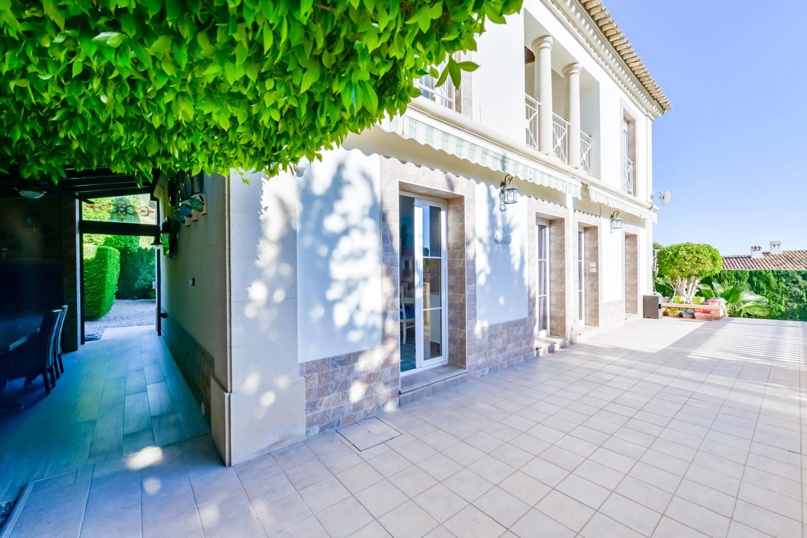 Villa à Sierra Cortina avec vue sur la mer et Benidorm, avec piscine privée.