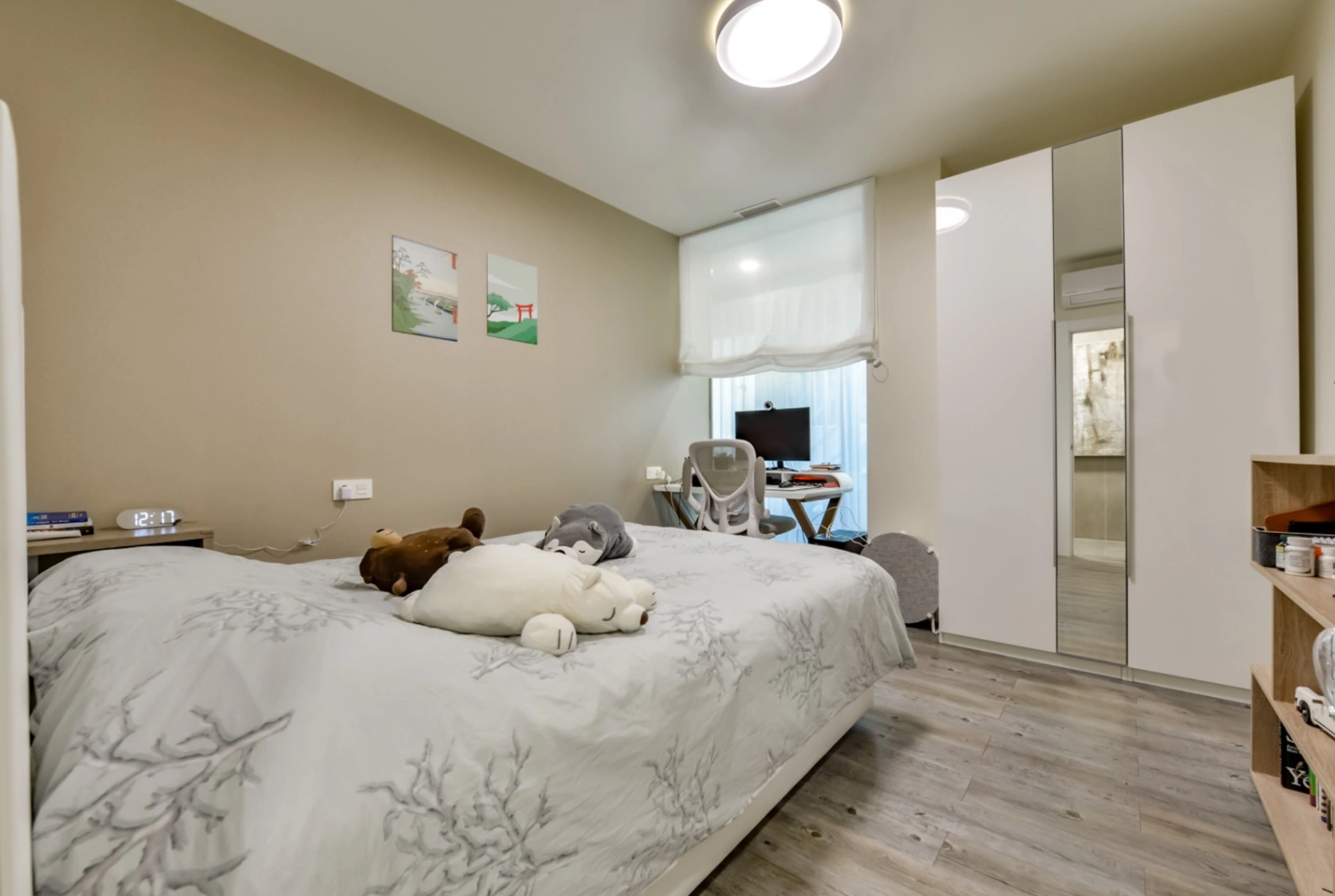 Moderne Luxusvilla in Sierra Cortina mit Meerblick, Pool und großem Grundstück.
