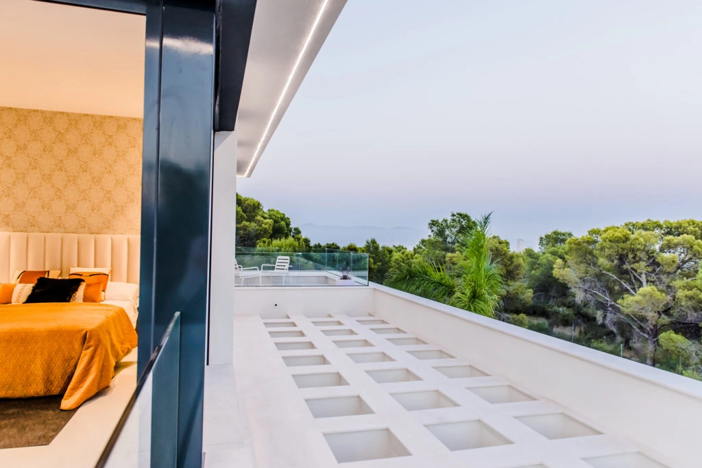 High quality modern villa with sea views in Benidorm