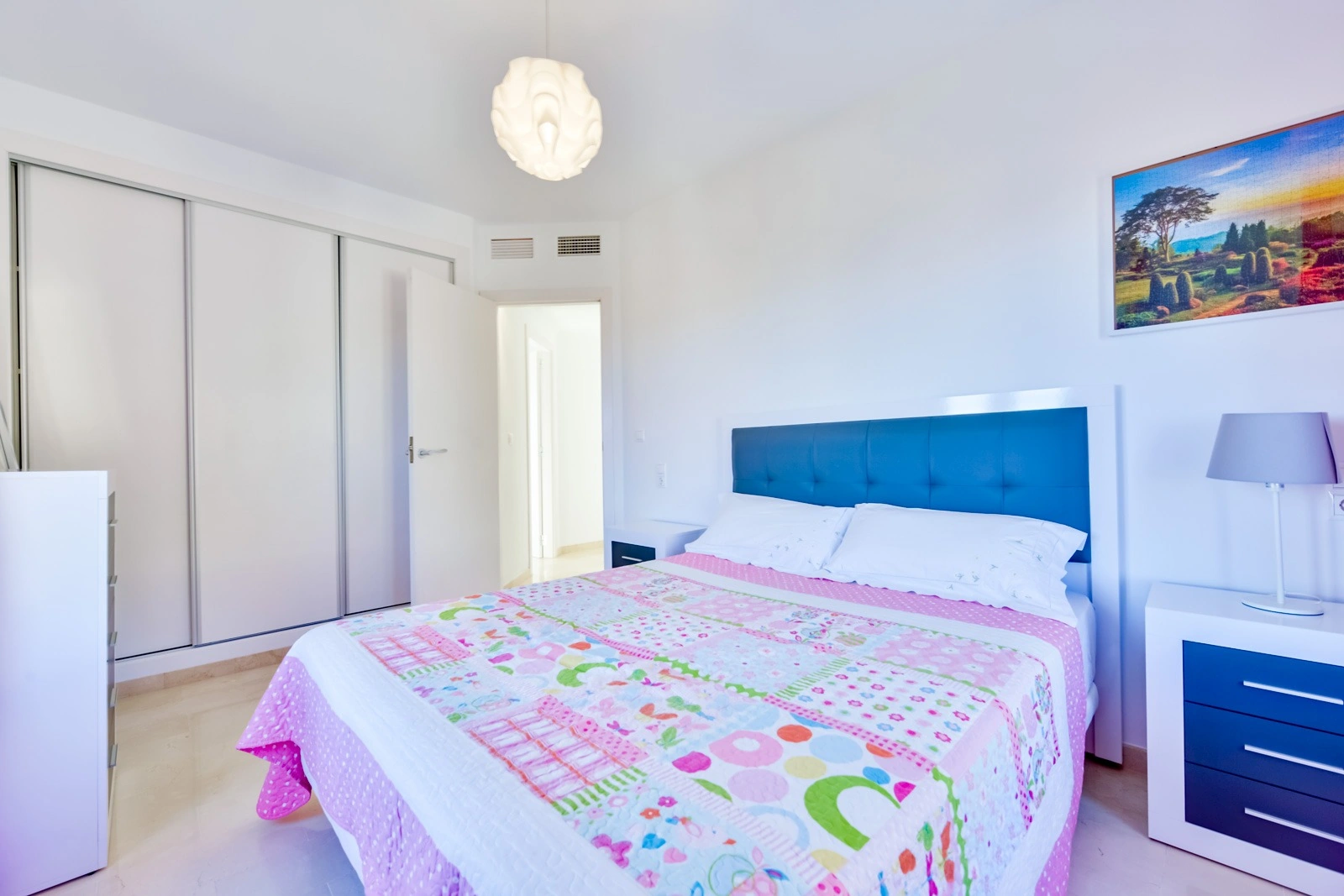 Villa à Sierra Cortina avec vue sur la mer et Benidorm, avec piscine privée.