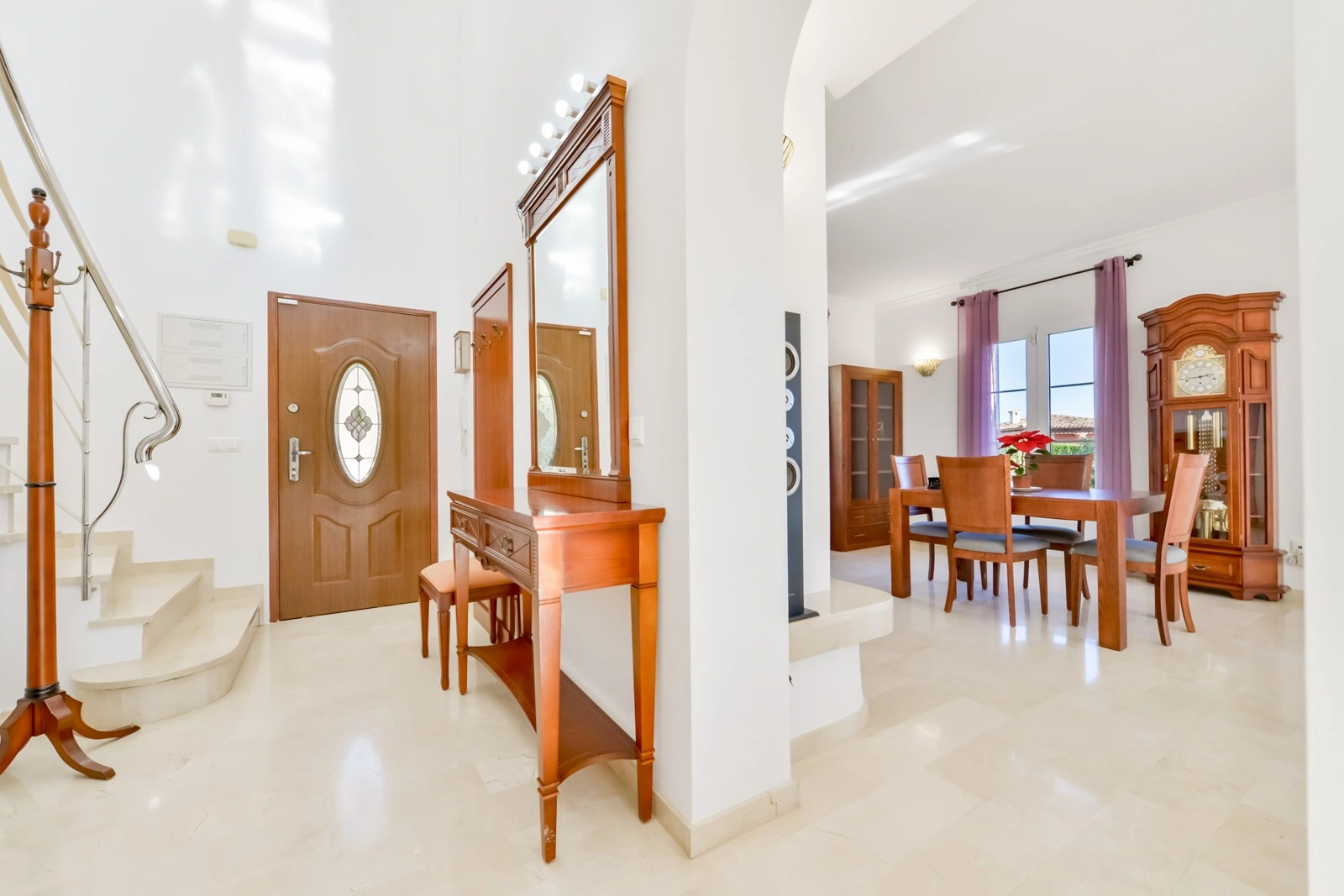 Villa à Sierra Cortina avec vue sur la mer et Benidorm, avec piscine privée.