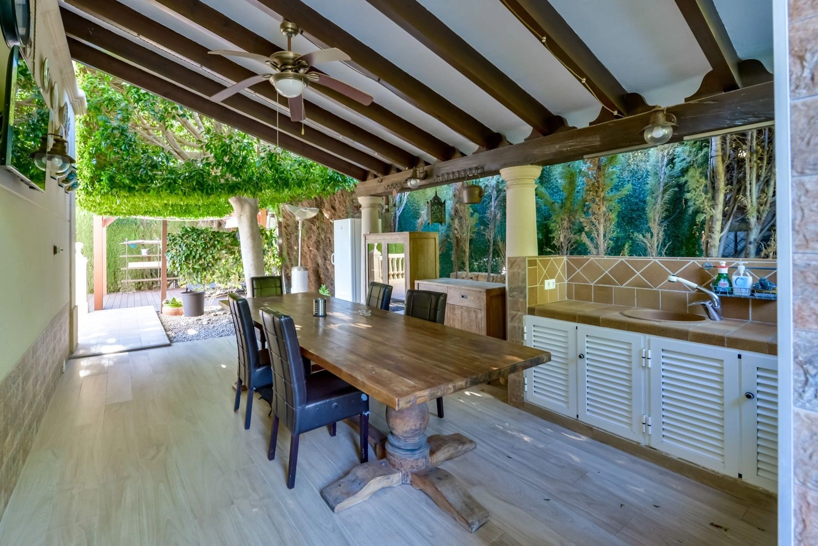Villa à Sierra Cortina avec vue sur la mer et Benidorm, avec piscine privée.