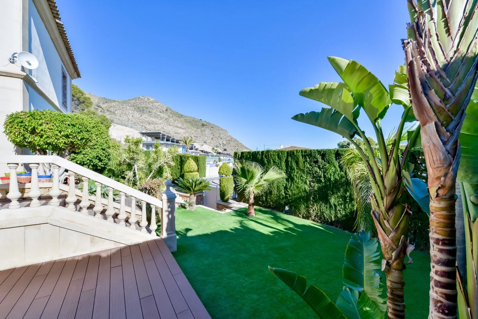 Villa à Sierra Cortina avec vue sur la mer et Benidorm, avec piscine privée.
