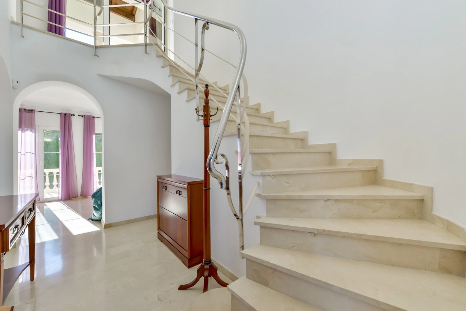 Villa à Sierra Cortina avec vue sur la mer et Benidorm, avec piscine privée.
