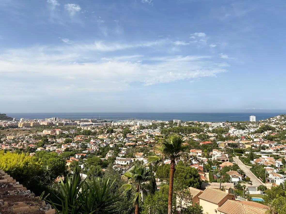 Indrukwekkende villa met uitzicht op zee in Denia