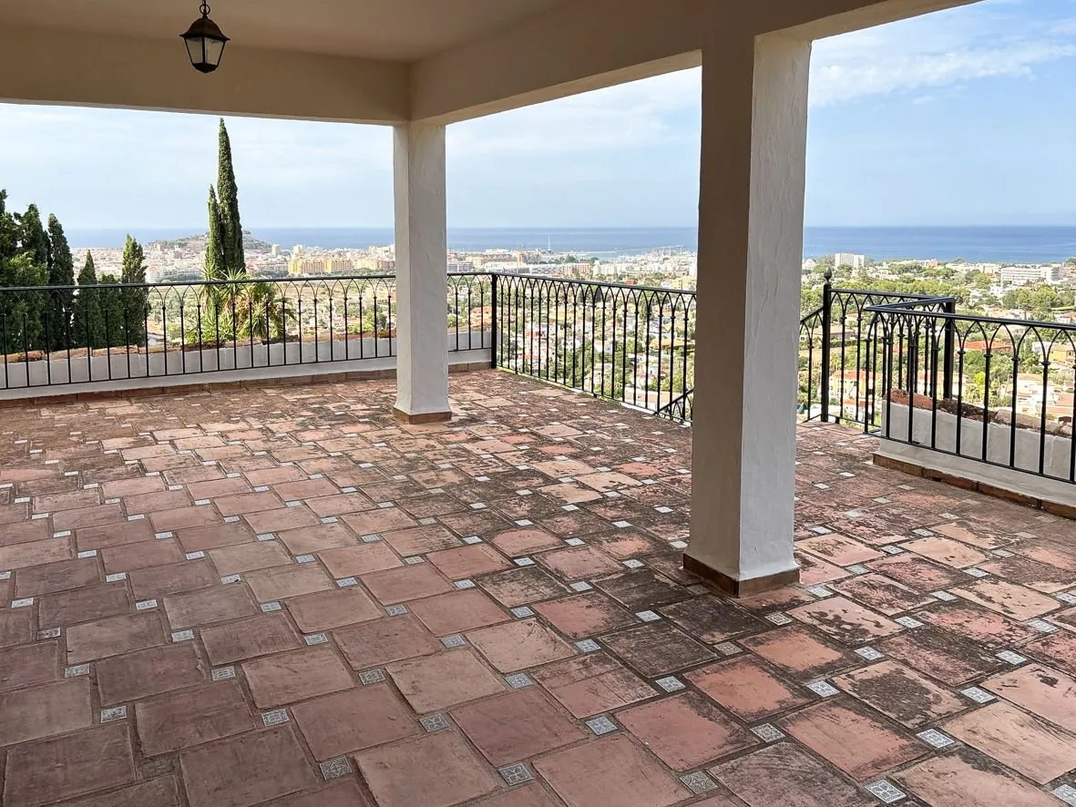 Indrukwekkende villa met uitzicht op zee in Denia