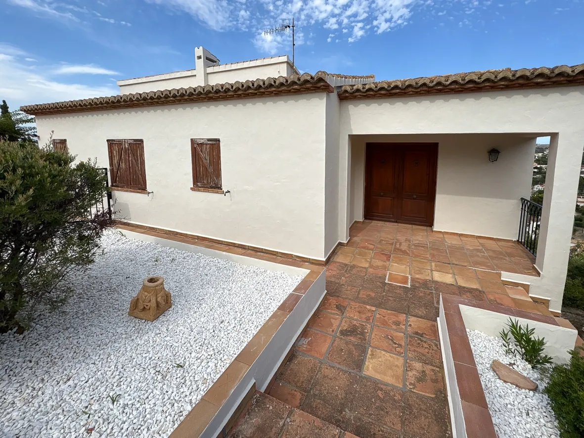 Indrukwekkende villa met uitzicht op zee in Denia