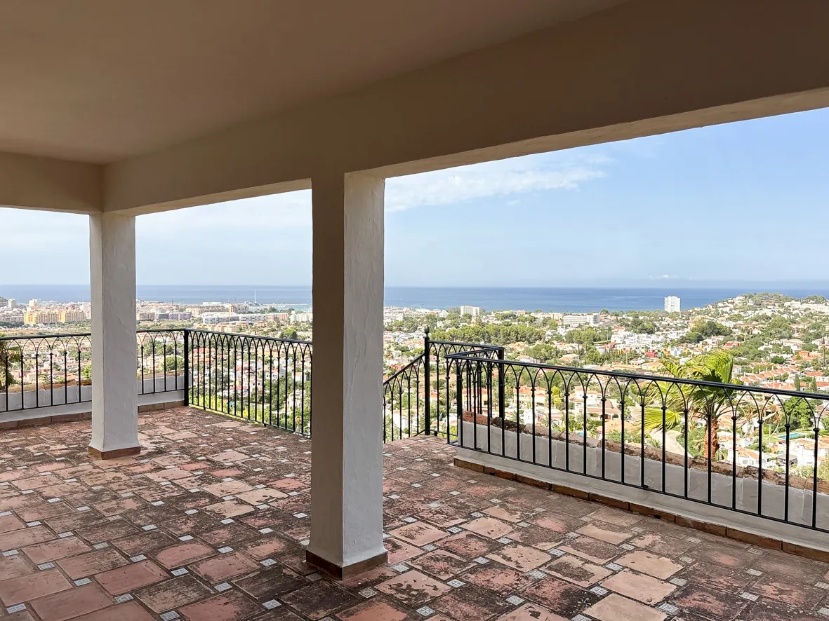 Indrukwekkende villa met uitzicht op zee in Denia