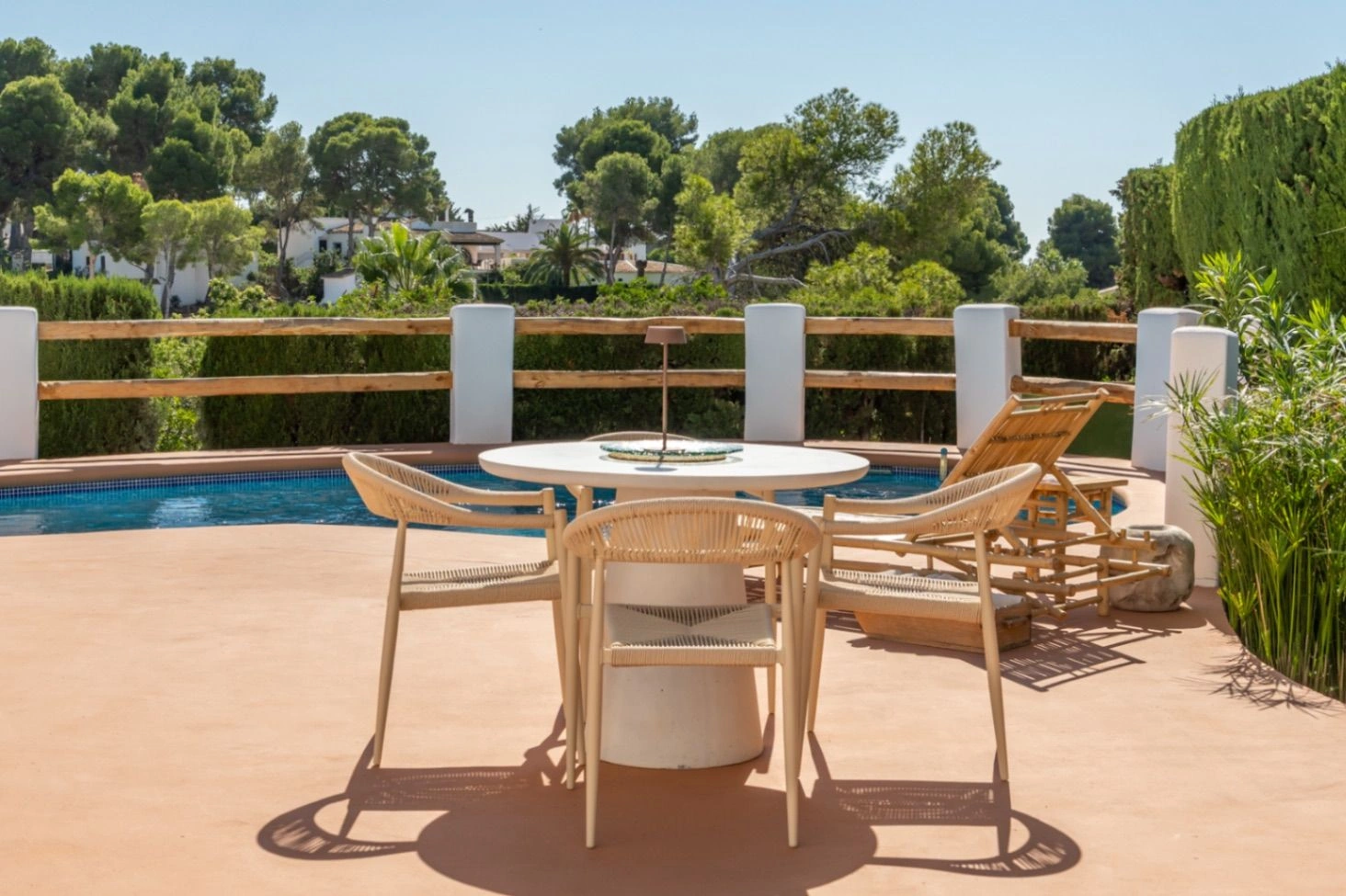 Villa de estilo ibicenco con vistas al mar en Moraira