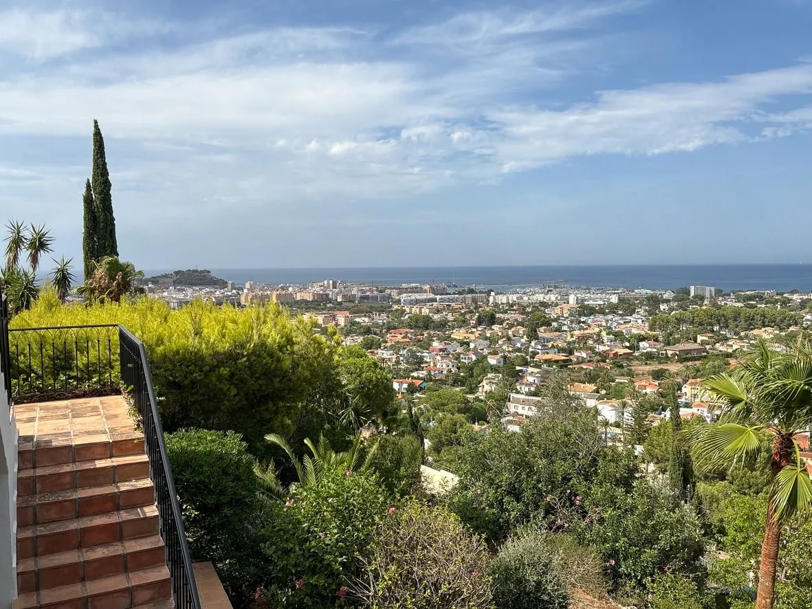 Indrukwekkende villa met uitzicht op zee in Denia
