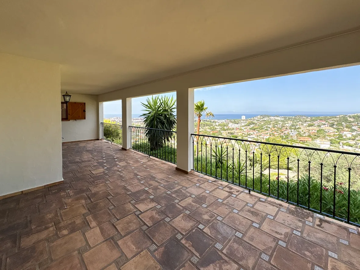 Indrukwekkende villa met uitzicht op zee in Denia