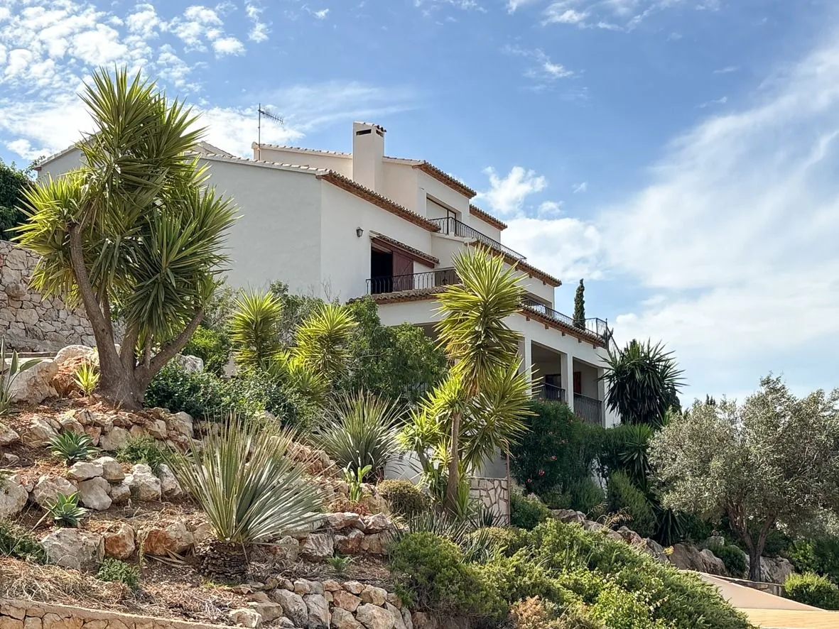 Indrukwekkende villa met uitzicht op zee in Denia