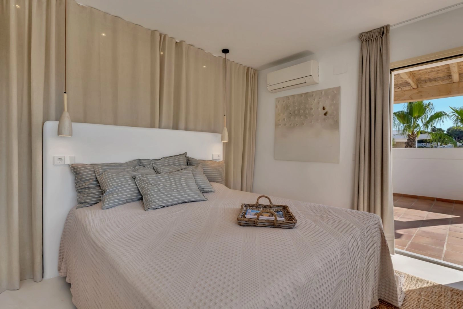 Villa de estilo ibicenco con vistas al mar en Moraira