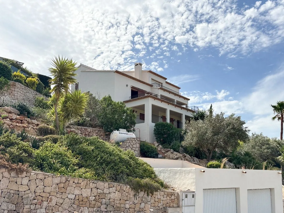 Indrukwekkende villa met uitzicht op zee in Denia