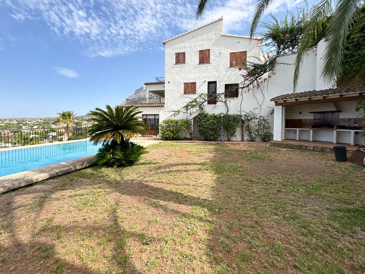 Indrukwekkende villa met uitzicht op zee in Denia