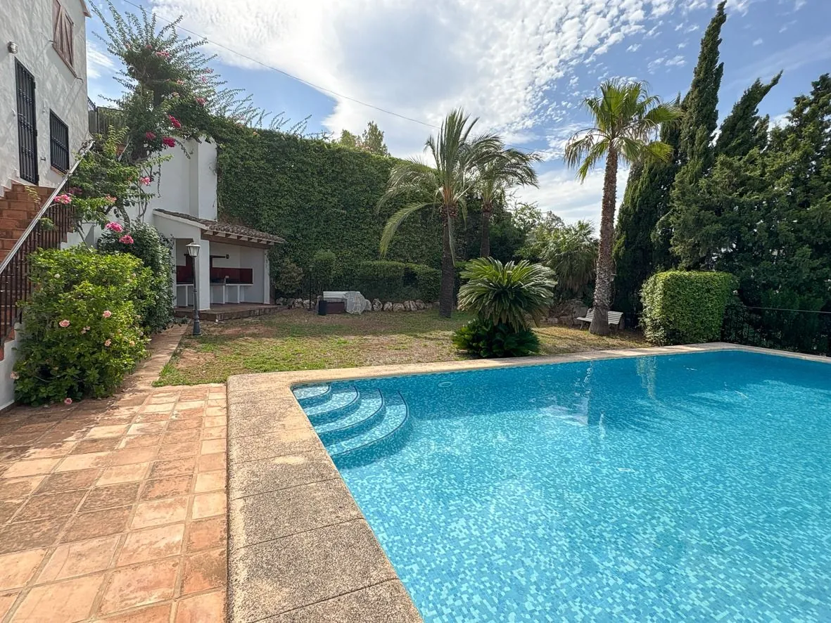 Indrukwekkende villa met uitzicht op zee in Denia