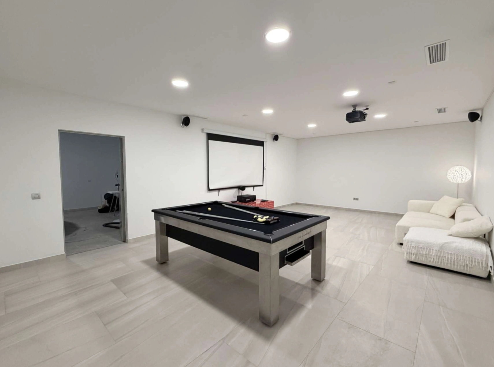 Luxuriöse zeitgenössische Villa mit Meerblick in Sierra Cortina Benidorm