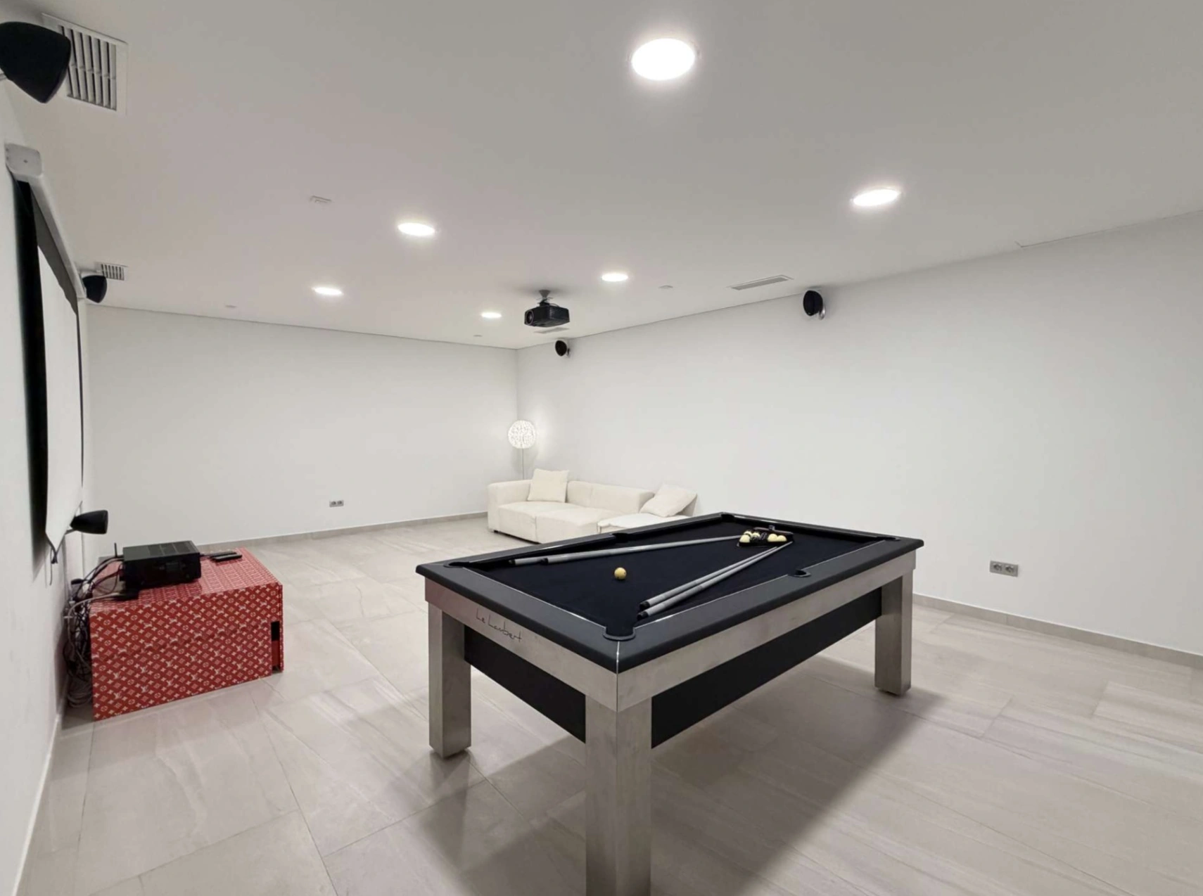 Luxuriöse zeitgenössische Villa mit Meerblick in Sierra Cortina Benidorm