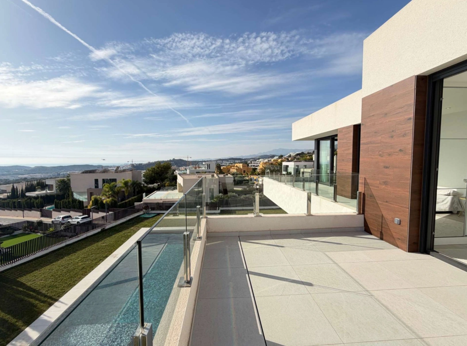Luxuriöse zeitgenössische Villa mit Meerblick in Sierra Cortina Benidorm