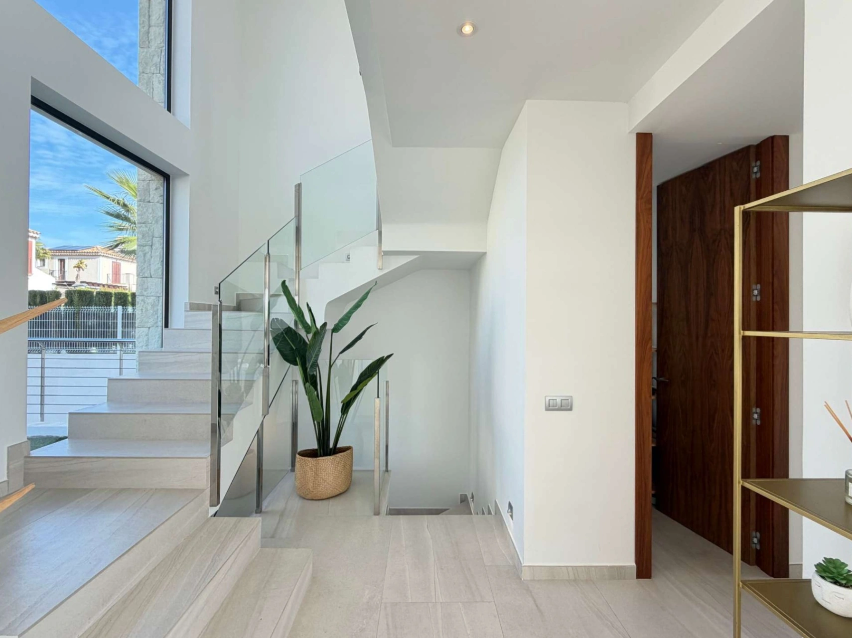 Luxuriöse zeitgenössische Villa mit Meerblick in Sierra Cortina Benidorm