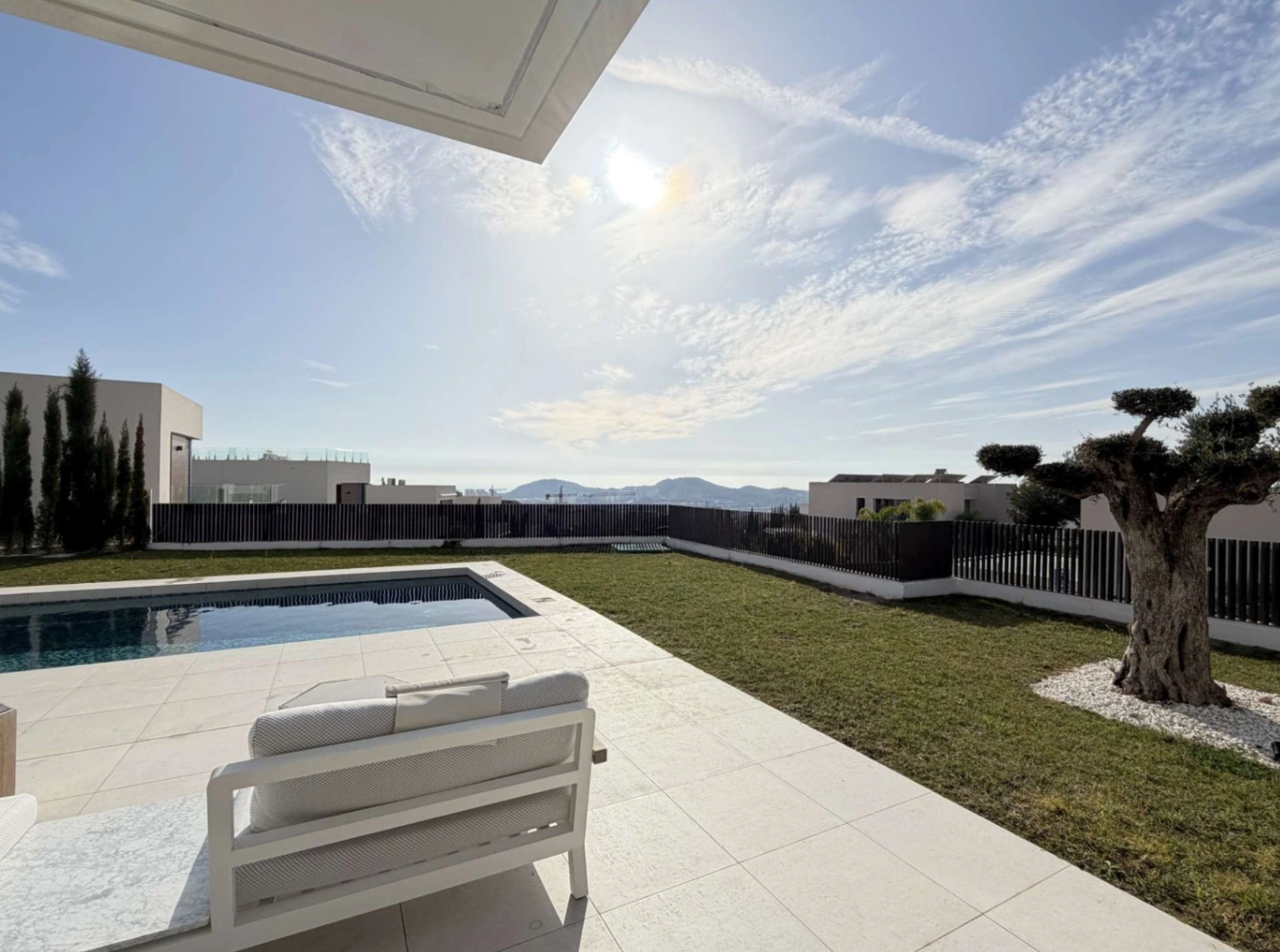 Luxuriöse zeitgenössische Villa mit Meerblick in Sierra Cortina Benidorm