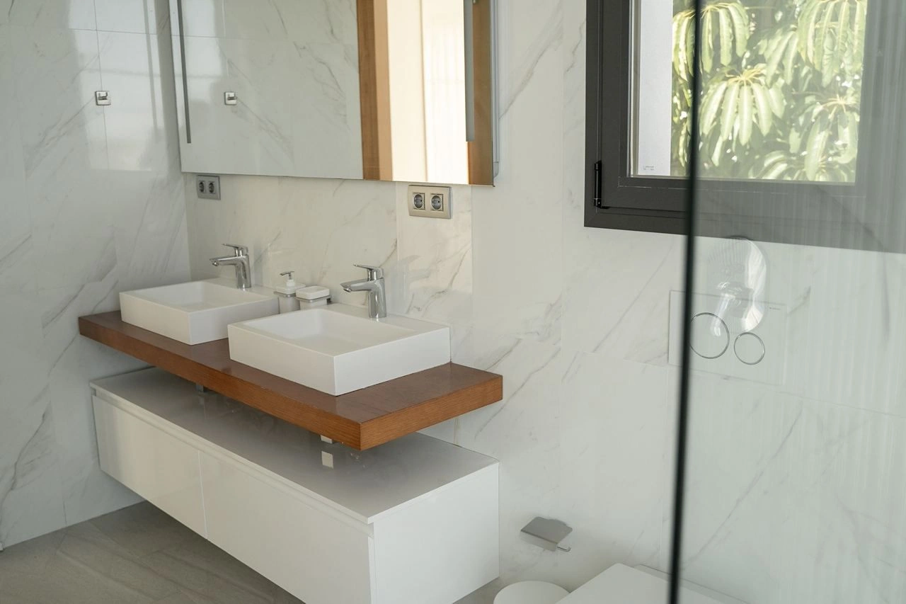 Contemporary villa with private garden and sea views in Sierra Cortina