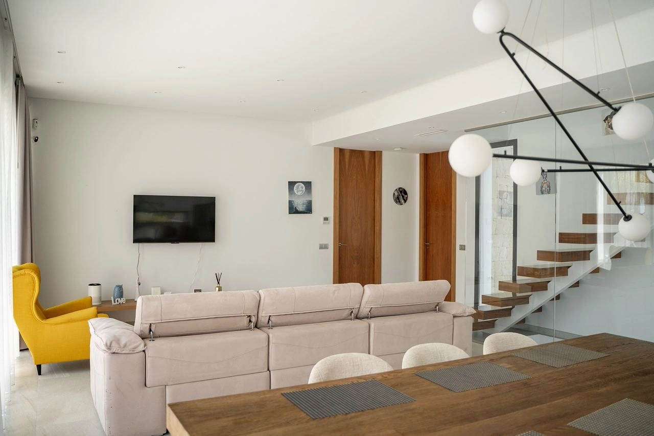 Contemporary villa with private garden and sea views in Sierra Cortina