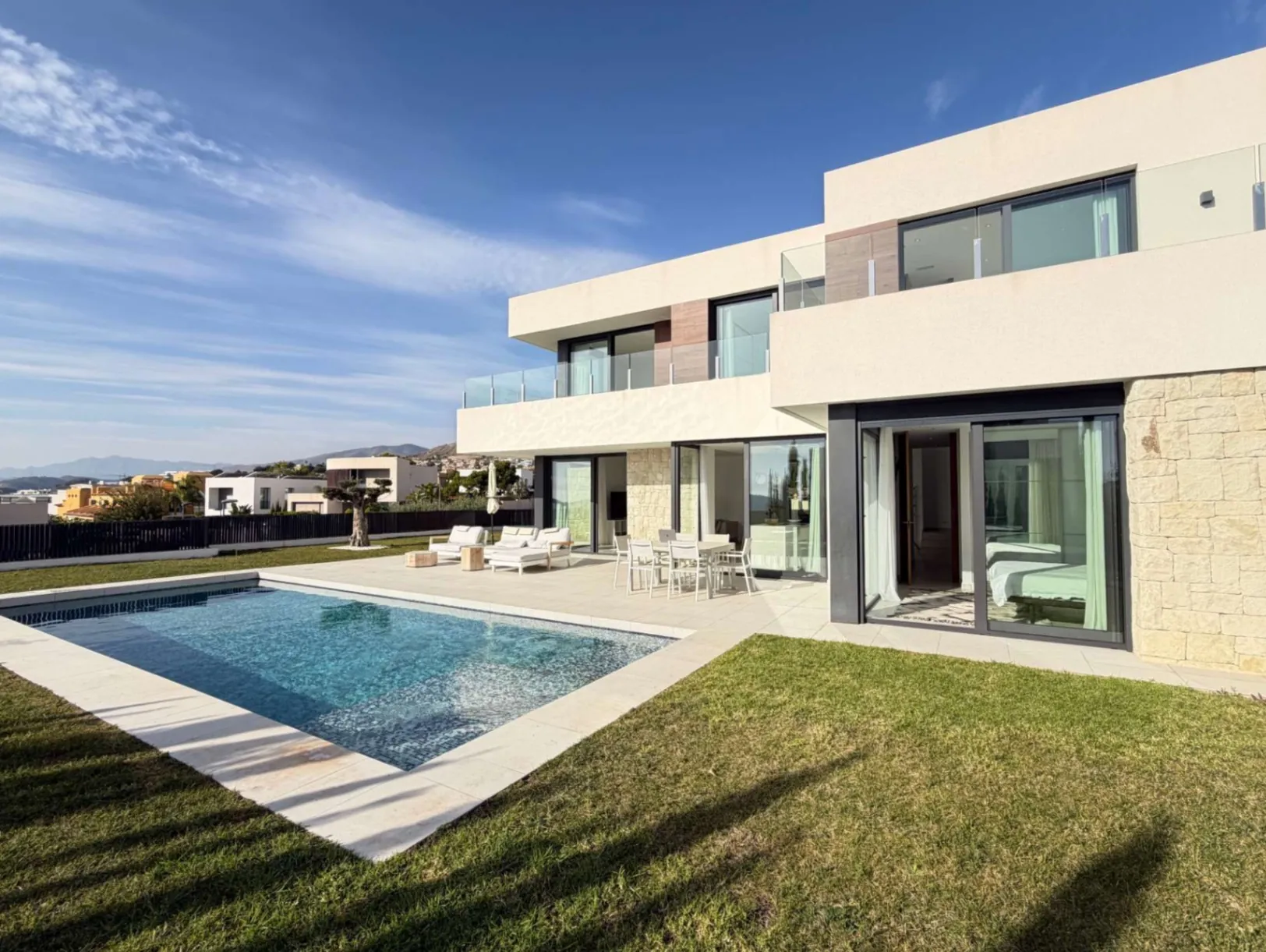 Villa de lujo contemporánea con vistas al mar en Sierra Cortina Benidorm...