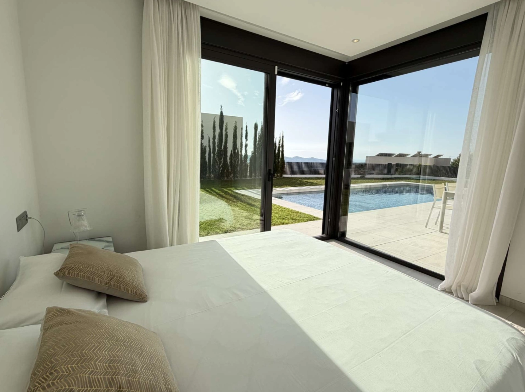 Luxuriöse zeitgenössische Villa mit Meerblick in Sierra Cortina Benidorm