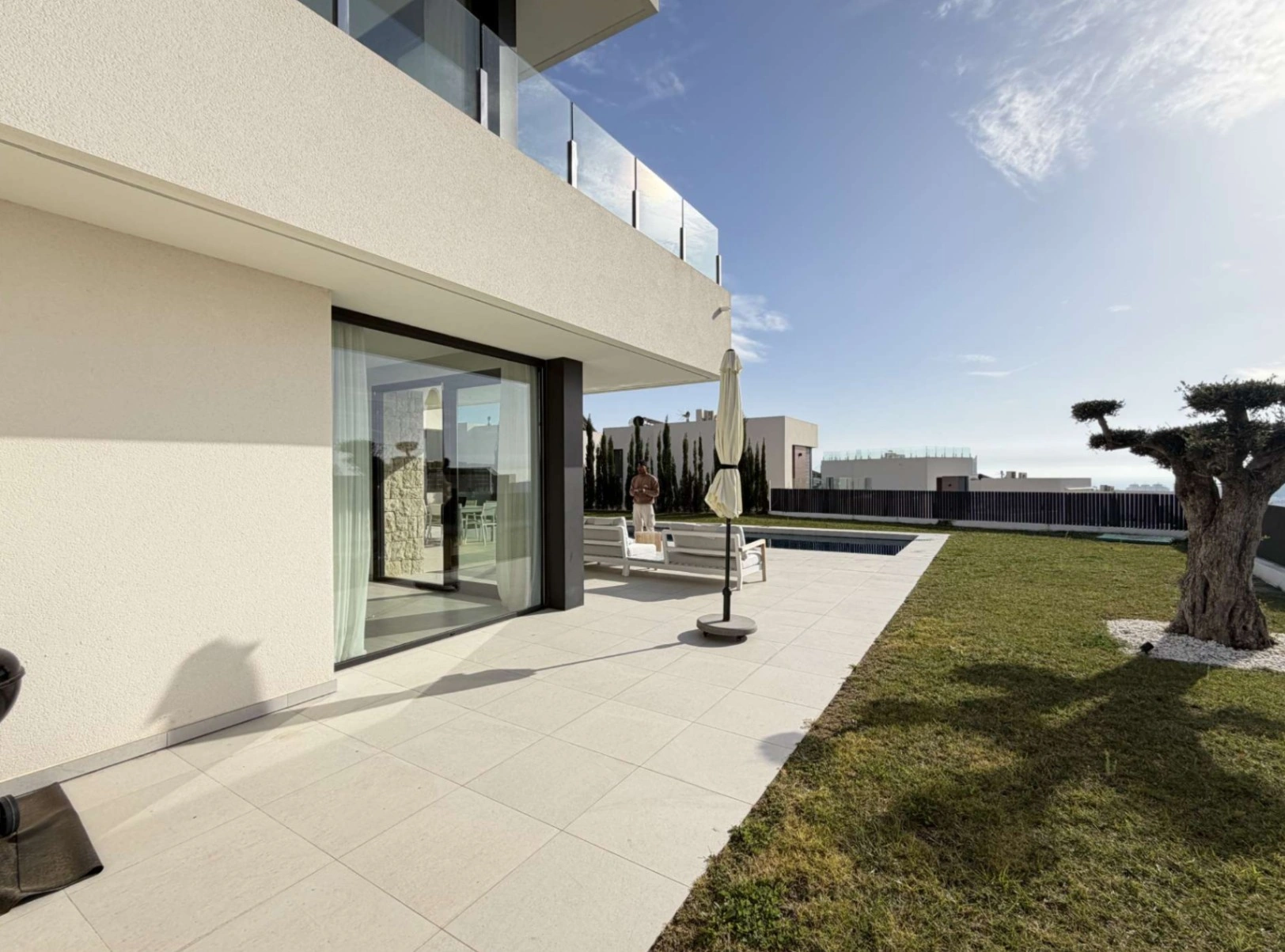 Luxuriöse zeitgenössische Villa mit Meerblick in Sierra Cortina Benidorm