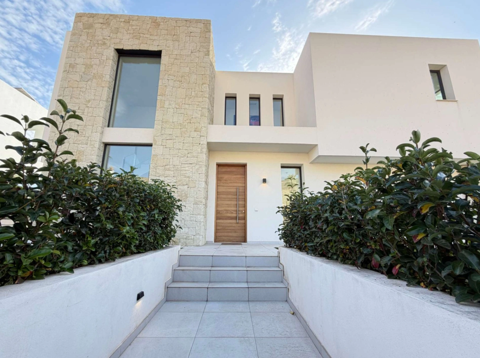 Luxuriöse zeitgenössische Villa mit Meerblick in Sierra Cortina Benidorm