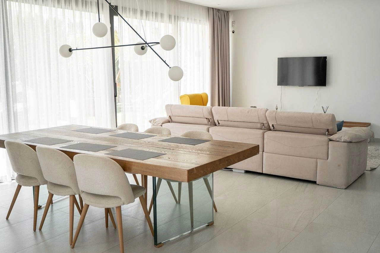 Contemporary villa with private garden and sea views in Sierra Cortina