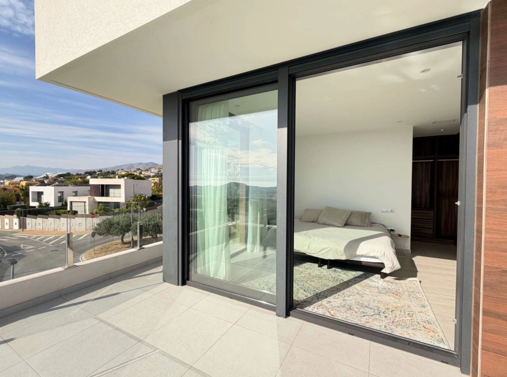 Luxuriöse zeitgenössische Villa mit Meerblick in Sierra Cortina Benidorm