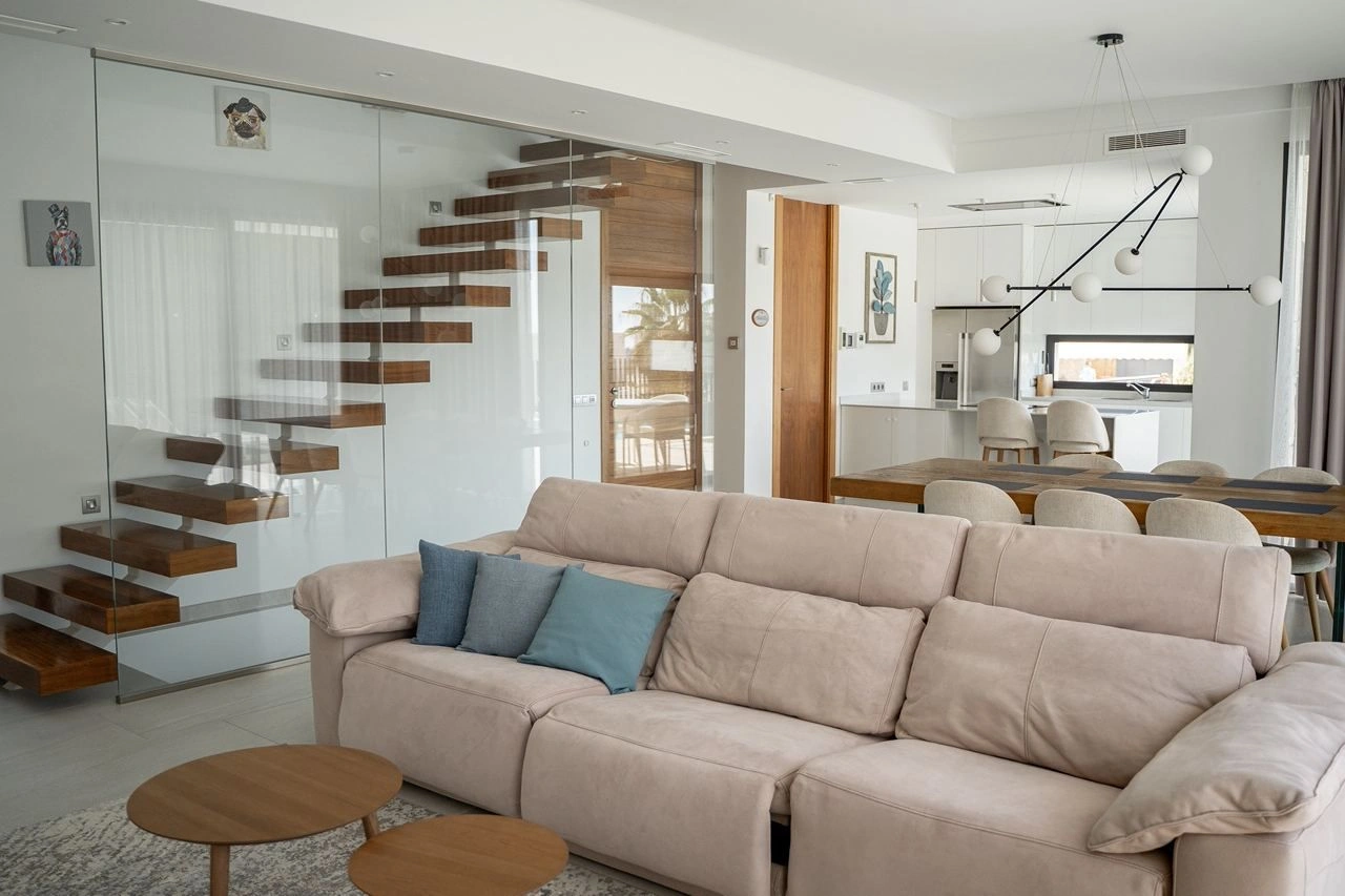 Contemporary villa with private garden and sea views in Sierra Cortina
