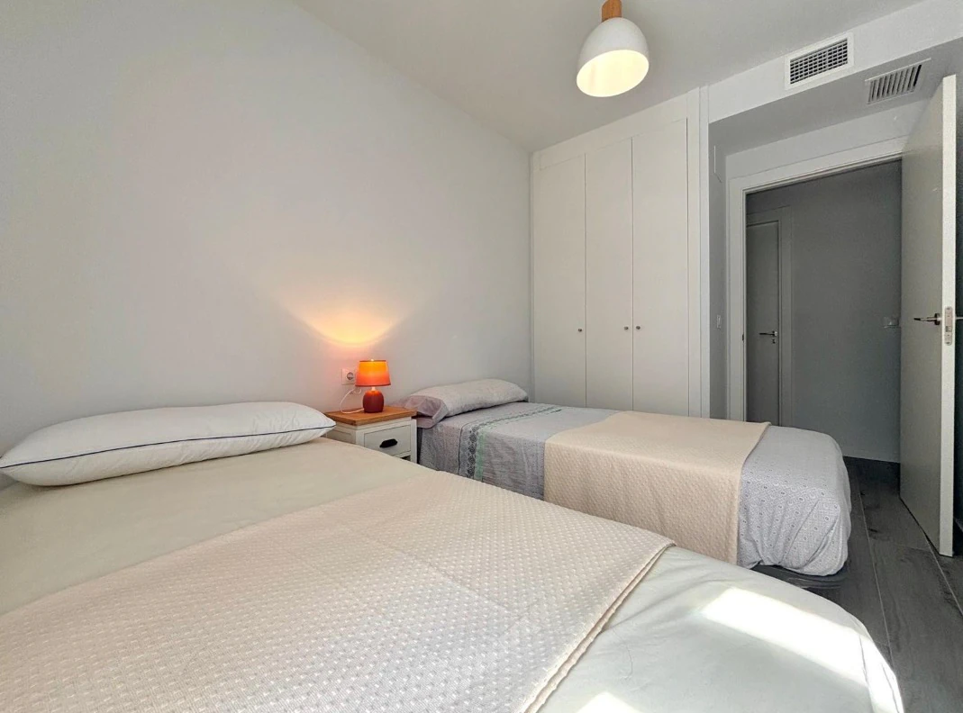 Nieuwbouw appartement met zonnig terras, op enkele stappen van de haven en het strand in Dénia.