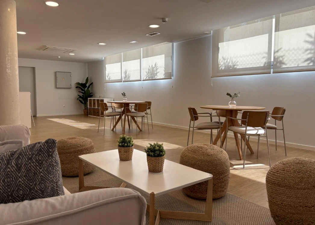 Nieuwbouw appartement met zonnig terras, op enkele stappen van de haven en het strand in Dénia.
