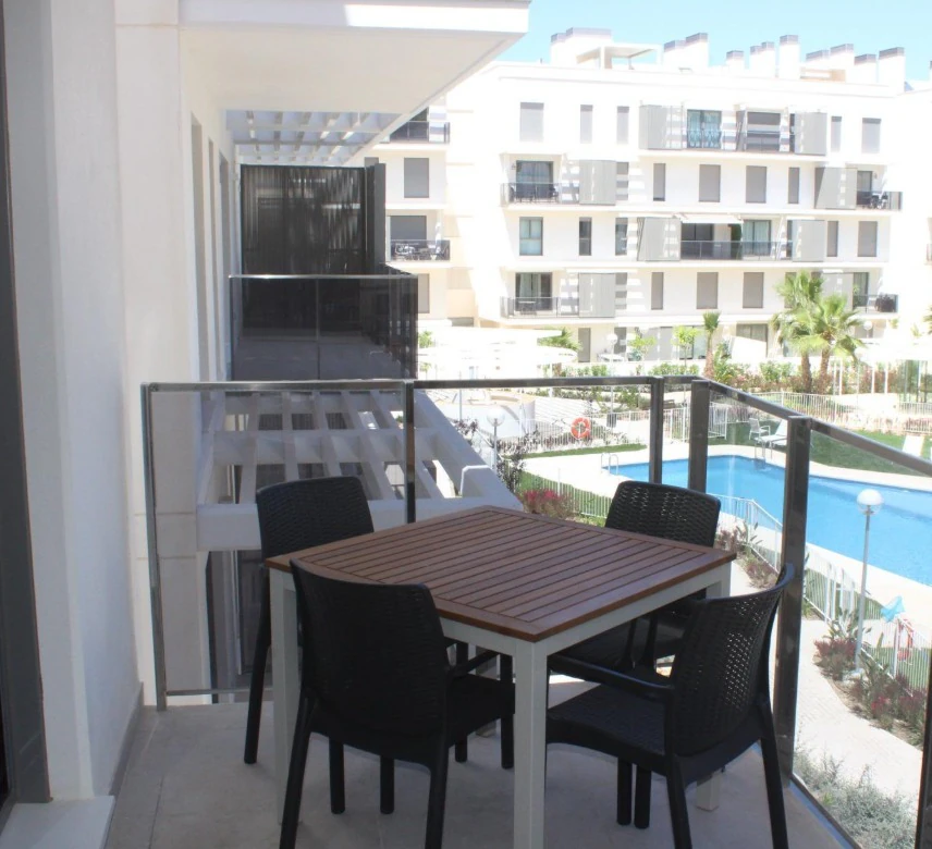 Nieuwbouw appartement met zonnig terras, op enkele stappen van de haven en het strand in Dénia.