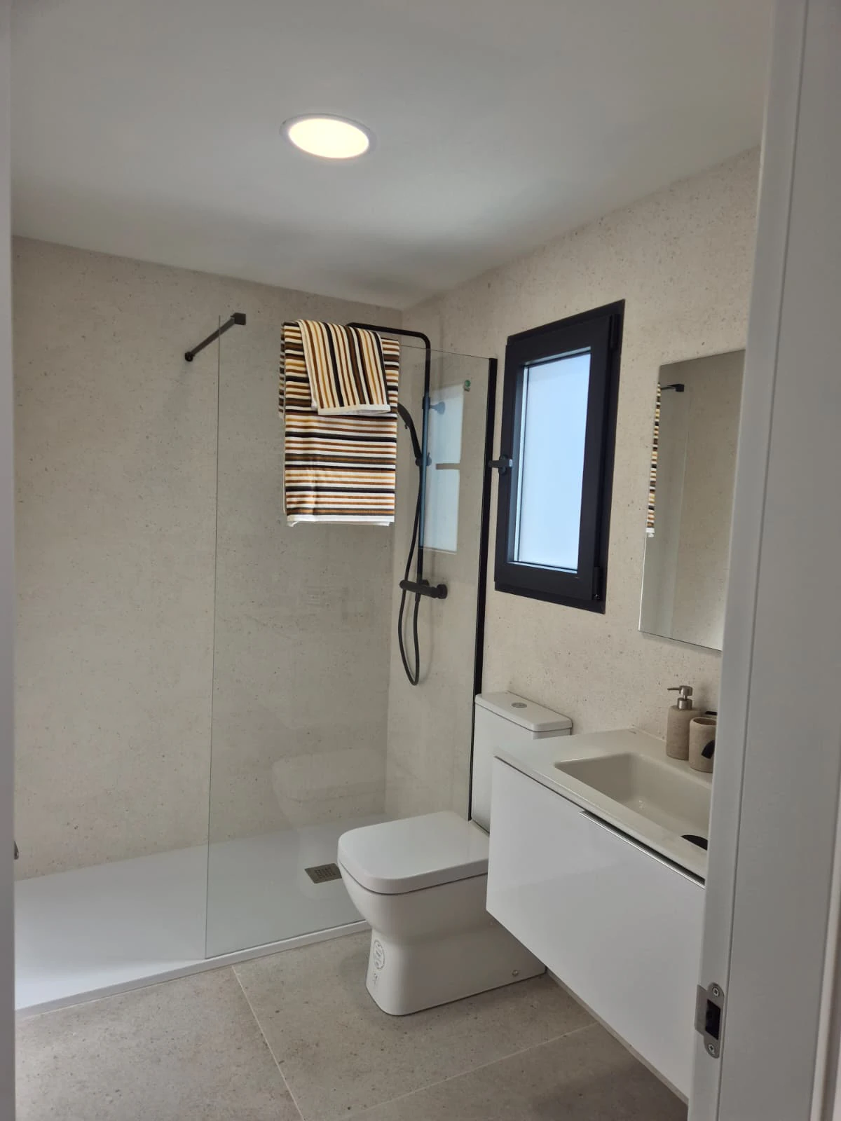 Apartamento de obra nueva de 3 dormitorios en la primera planta en Javea