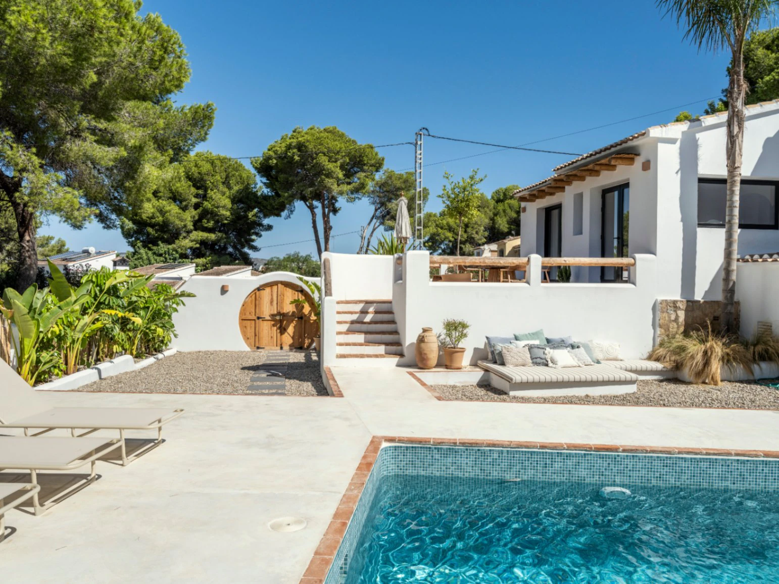 Chalet en venta de 5 dormitorios con piscina en Jávea