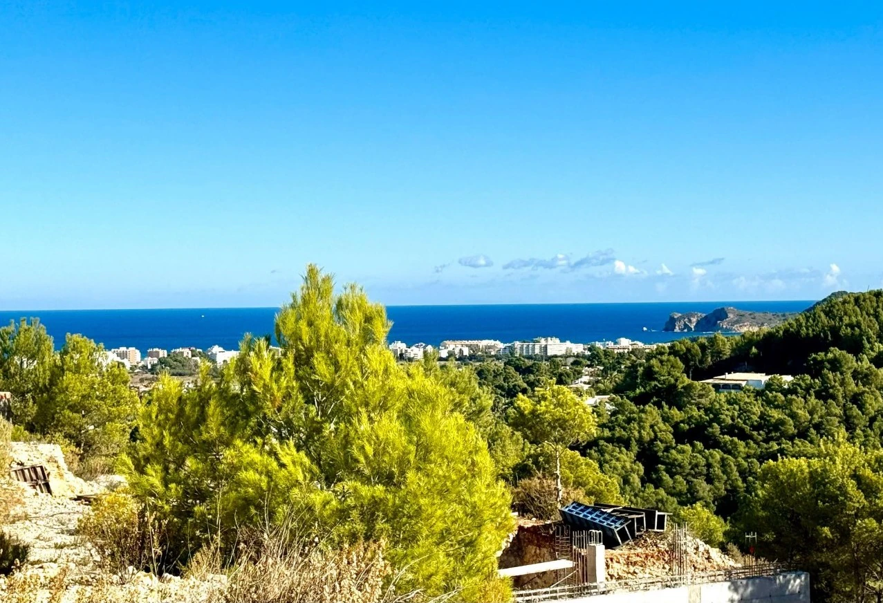 Espectacular villa moderna con orientación sur y vistas al mar en Javea